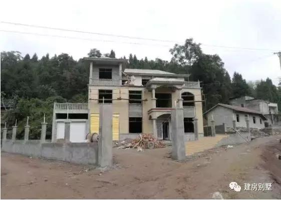 曬3棟農(nóng)村自建房實拍照片，第一棟是我表哥花40萬建成的