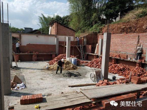 家里的樓板、頂板老是有裂縫？農(nóng)村施工隊(duì)竟這樣做混凝土！