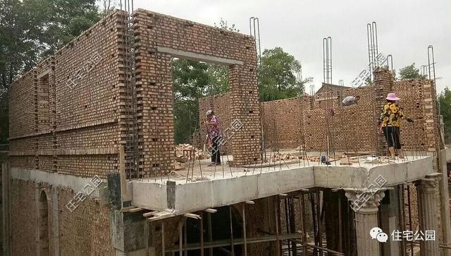 專業(yè)施工隊(duì)980元每平，還包主體外裝，農(nóng)村自建房這樣的價(jià)格根本不算貴