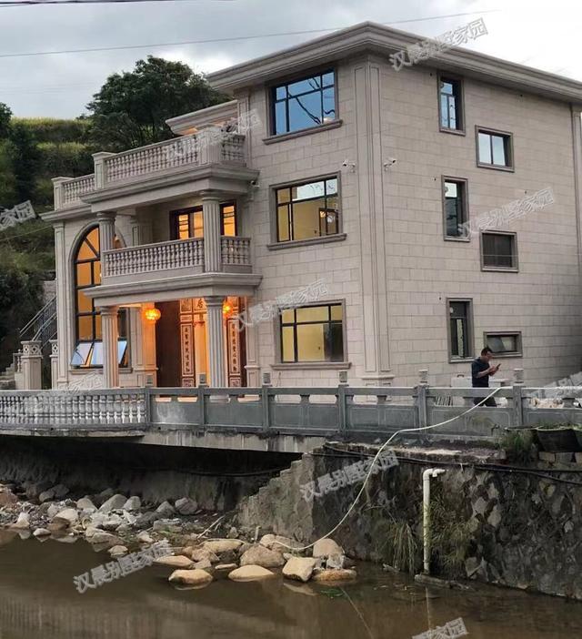 別墅建成之后比效果圖還好看！14.1X11.3米才40萬真是優(yōu)秀！