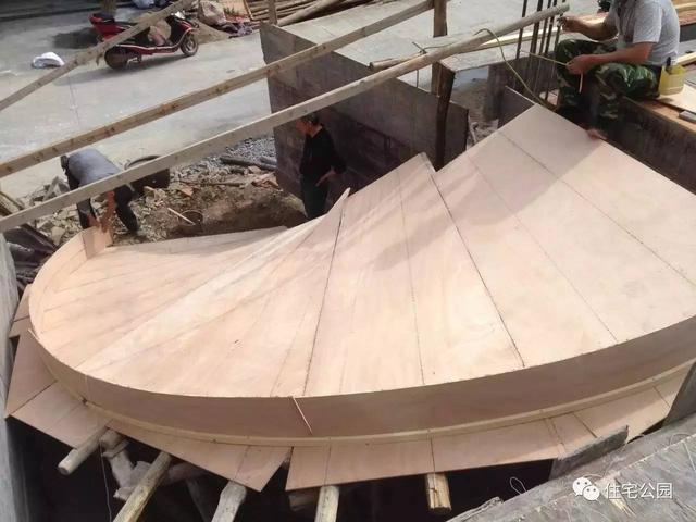 這么漂亮的旋轉(zhuǎn)樓梯，為什么村里的施工隊卻很少做？