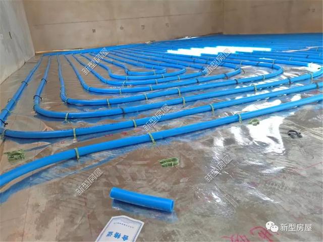 農(nóng)村小伙花2萬給別墅裝地暖，用30年都沒問題，省錢又舒適