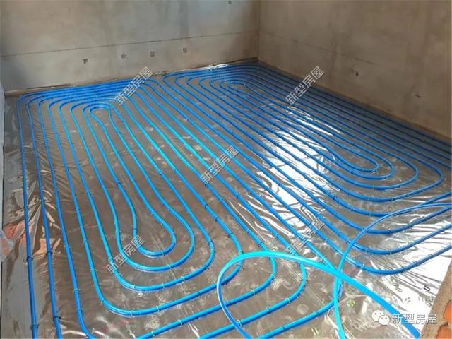 農(nóng)村小伙花2萬給別墅裝地暖，用30年都沒問題，省錢又舒適