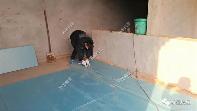 農(nóng)村小伙花2萬給別墅裝地暖，用30年都沒問題，省錢又舒適