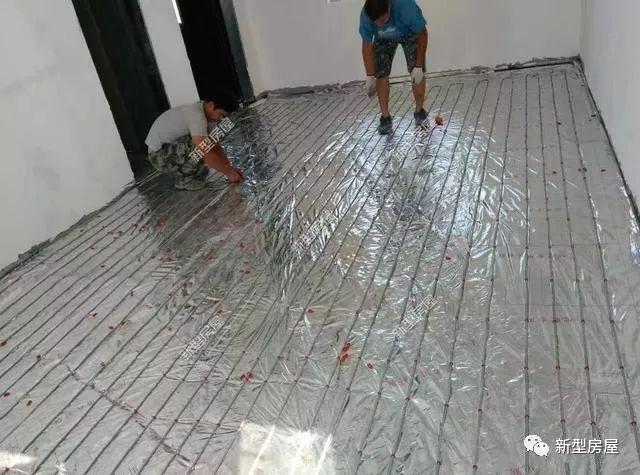 農(nóng)村小伙花2萬給別墅裝地暖，用30年都沒問題，省錢又舒適