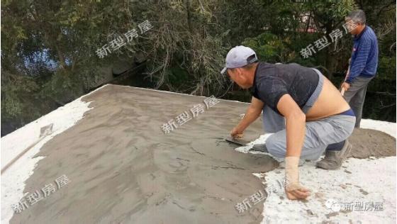 農(nóng)村小伙在老家自建房，還未住進(jìn)去屋頂就漏成這樣？看著都揪心