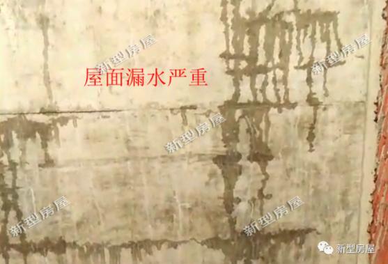 農(nóng)村小伙在老家自建房，還未住進(jìn)去屋頂就漏成這樣？看著都揪心