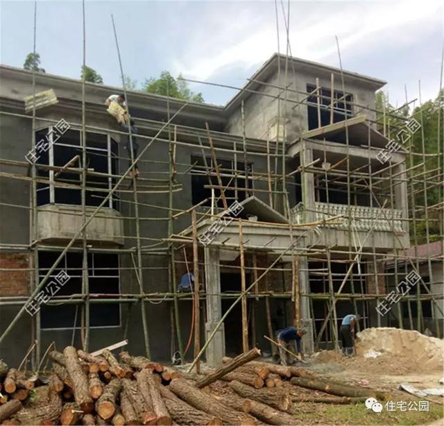 他回湖南老家給父母蓋養(yǎng)老房，70歲老母全程監(jiān)工，只花28萬就蓋成3層洋樓