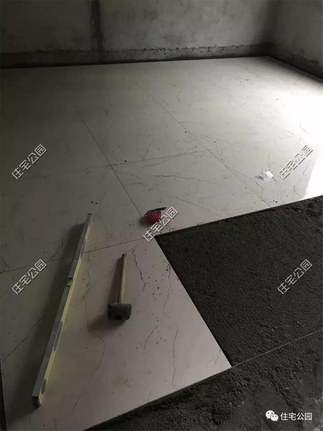 他回湖南老家給父母蓋養(yǎng)老房，70歲老母全程監(jiān)工，只花28萬就蓋成3層洋樓