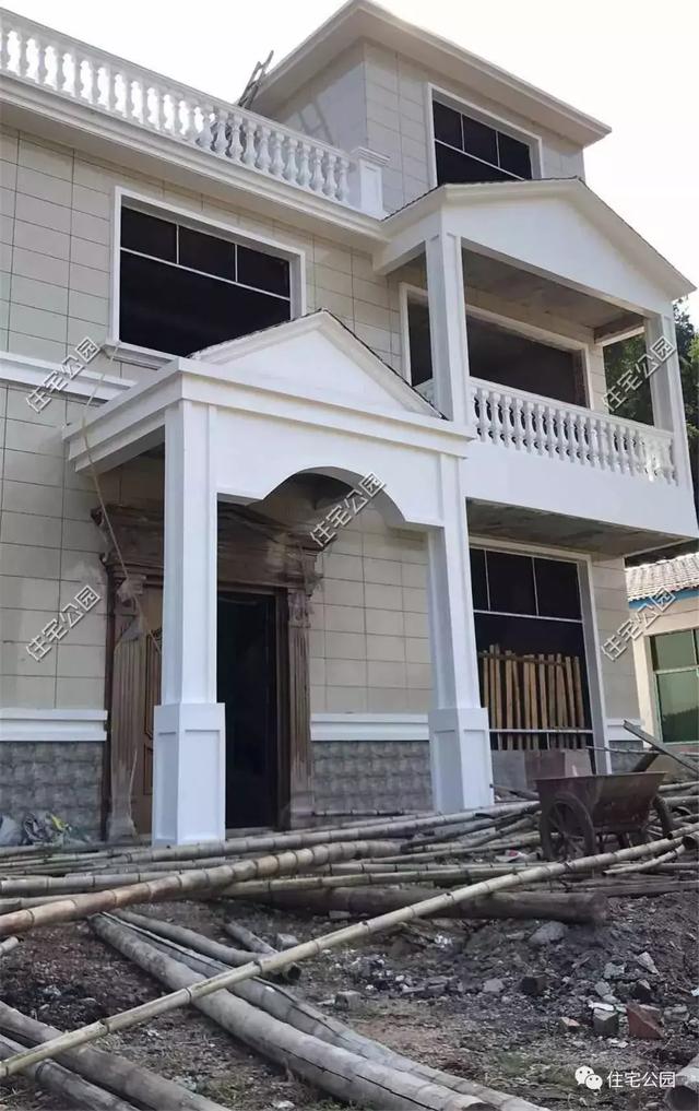 他回湖南老家給父母蓋養(yǎng)老房，70歲老母全程監(jiān)工，只花28萬就蓋成3層洋樓