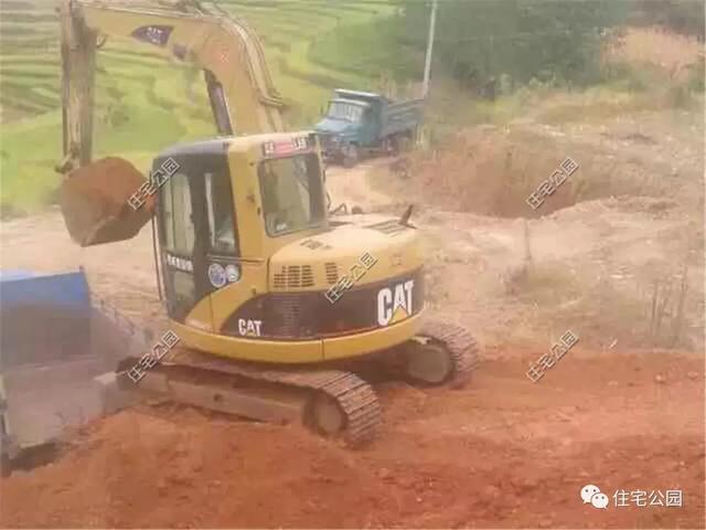 他回湖南老家給父母蓋養(yǎng)老房，70歲老母全程監(jiān)工，只花28萬就蓋成3層洋樓