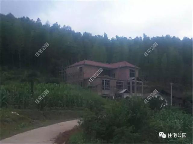 他回湖南老家給父母蓋養(yǎng)老房，70歲老母全程監(jiān)工，只花28萬就蓋成3層洋樓