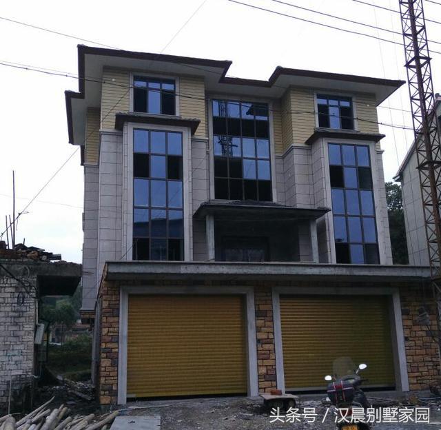 有錢就是好，泰州汪總蓋的帶地下車庫現(xiàn)代別墅，鄰居看了都坐不?。? src="/uploads/allimg/181123/1G64231C-15.jpg" img_width="640" img_height="666" inline="0" data-filtered="filtered" style="-webkit-tap-highlight-color: transparent; box-sizing: border-box; border-style: none; max-width: 100%; display: block; margin: 10px auto;" />

</div>
<div   id="rnh5zjd"   class="pgc-img" style="-webkit-tap-highlight-color: transparent; box-sizing: border-box; margin: 0px; padding: 0px; color: rgb(34, 34, 34); font-family: "PingFang SC", "Hiragino Sans GB", "Microsoft YaHei", "WenQuanYi Micro Hei", "Helvetica Neue", Arial, sans-serif; font-size: 16px;"><img alt=