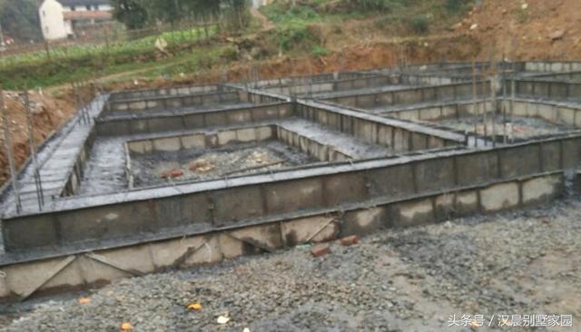 有錢就是好，泰州汪總蓋的帶地下車庫現(xiàn)代別墅，鄰居看了都坐不??！