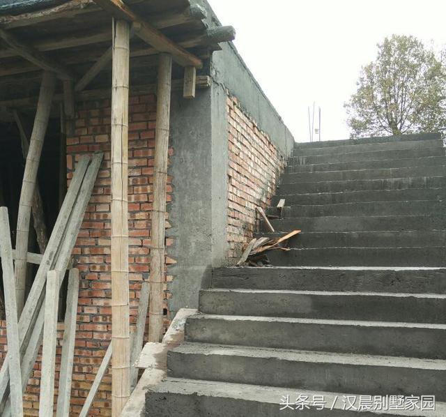 有錢就是好，泰州汪總蓋的帶地下車庫現(xiàn)代別墅，鄰居看了都坐不??！