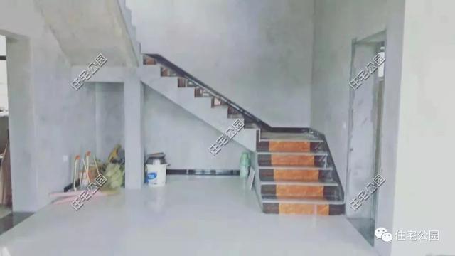 農(nóng)村小伙自畫(huà)結(jié)構(gòu)圖，不到20萬(wàn)建成兩層小別墅，怎么做到的？