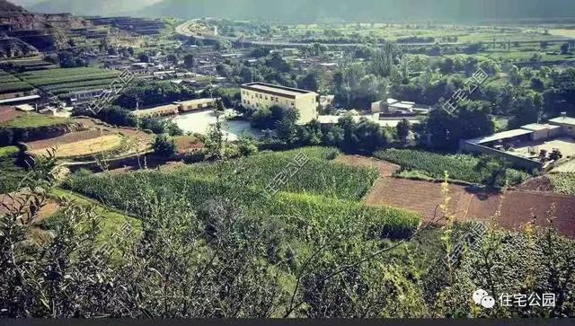 農(nóng)村小伙自畫(huà)結(jié)構(gòu)圖，不到20萬(wàn)建成兩層小別墅，怎么做到的？