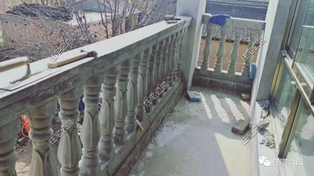 農(nóng)村小伙自畫(huà)結(jié)構(gòu)圖，不到20萬(wàn)建成兩層小別墅，怎么做到的？