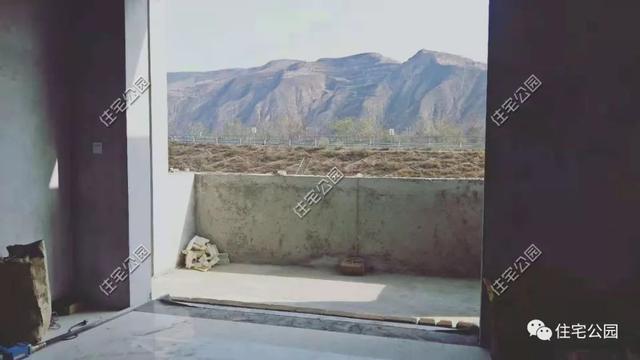 農(nóng)村小伙自畫(huà)結(jié)構(gòu)圖，不到20萬(wàn)建成兩層小別墅，怎么做到的？