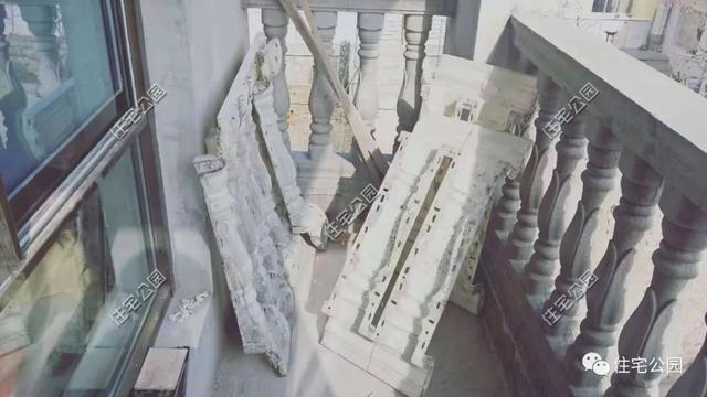 農(nóng)村小伙自畫(huà)結(jié)構(gòu)圖，不到20萬(wàn)建成兩層小別墅，怎么做到的？