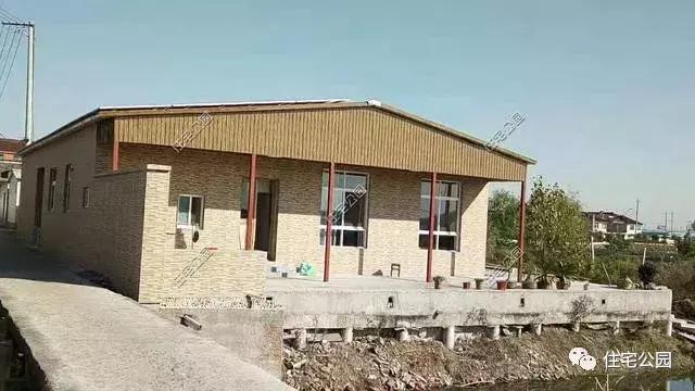 江蘇農(nóng)村花了50萬建成的平房別墅，這樣光伏發(fā)電的屋面見過么