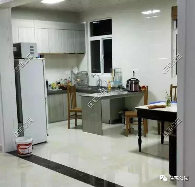 江蘇農(nóng)村花了50萬建成的平房別墅，這樣光伏發(fā)電的屋面見過么