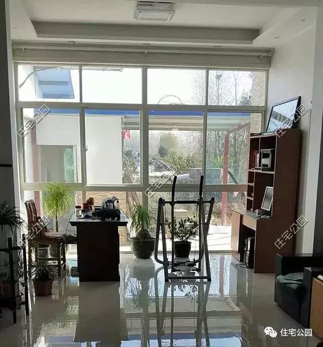 江蘇農(nóng)村花了50萬建成的平房別墅，這樣光伏發(fā)電的屋面見過么