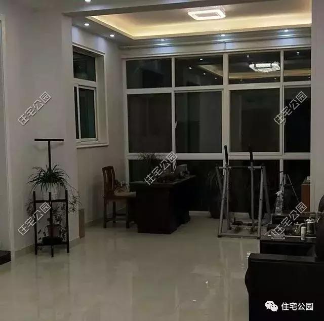 江蘇農(nóng)村花了50萬建成的平房別墅，這樣光伏發(fā)電的屋面見過么