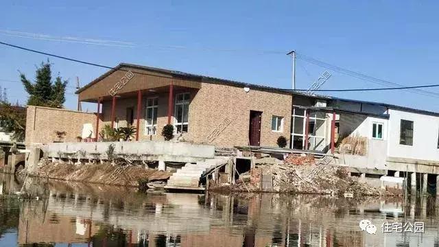 江蘇農(nóng)村花了50萬建成的平房別墅，這樣光伏發(fā)電的屋面見過么