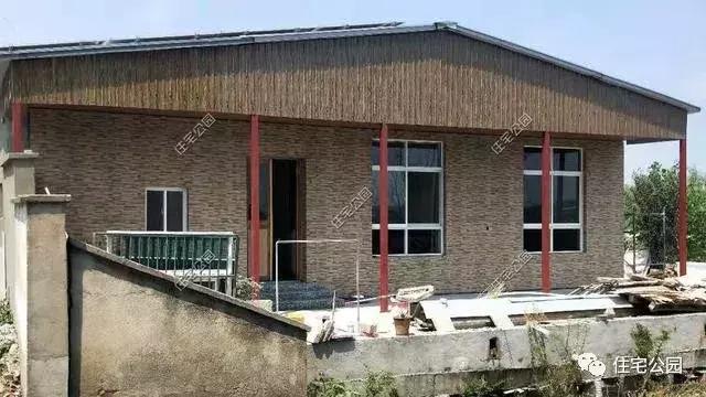 江蘇農(nóng)村花了50萬建成的平房別墅，這樣光伏發(fā)電的屋面見過么