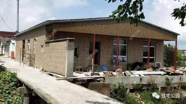 江蘇農(nóng)村花了50萬建成的平房別墅，這樣光伏發(fā)電的屋面見過么