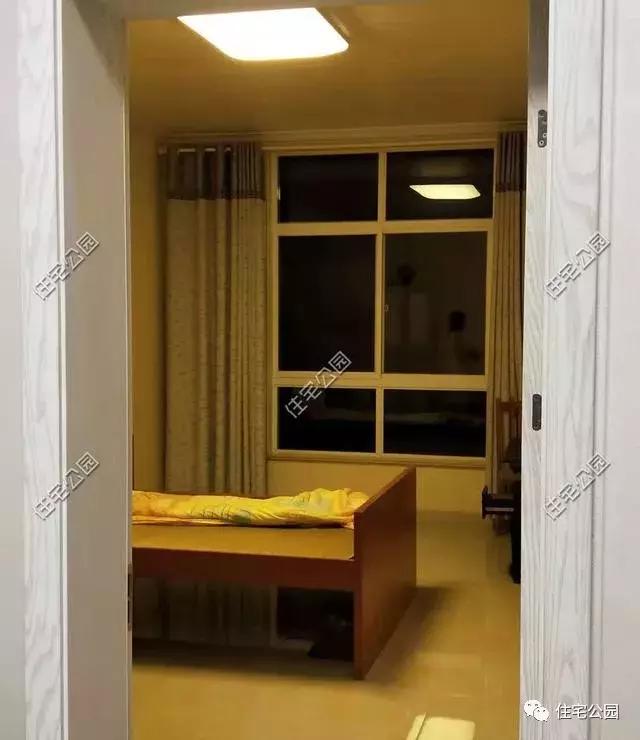 江蘇農(nóng)村花了50萬建成的平房別墅，這樣光伏發(fā)電的屋面見過么