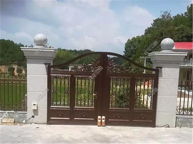 拆掉農(nóng)村40年老宅，花65萬建成這棟農(nóng)村別墅，父母都夸好