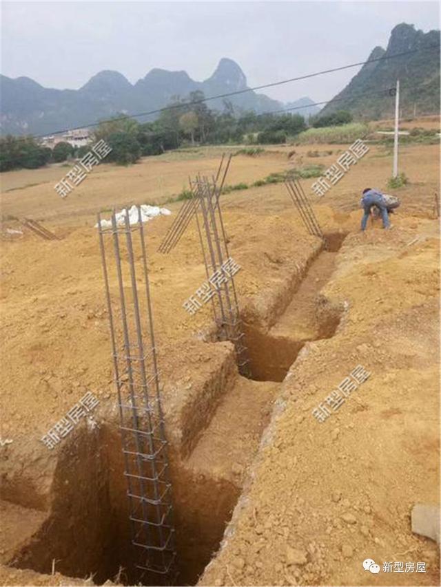 農(nóng)村自建房打地基，山東毛石基礎25萬，江蘇箱形基礎72萬，哪個更結實？