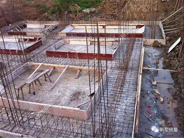 農(nóng)村自建房打地基，山東毛石基礎25萬，江蘇箱形基礎72萬，哪個更結實？