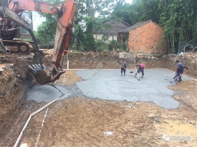 農(nóng)村自建房打地基，山東毛石基礎25萬，江蘇箱形基礎72萬，哪個更結實？