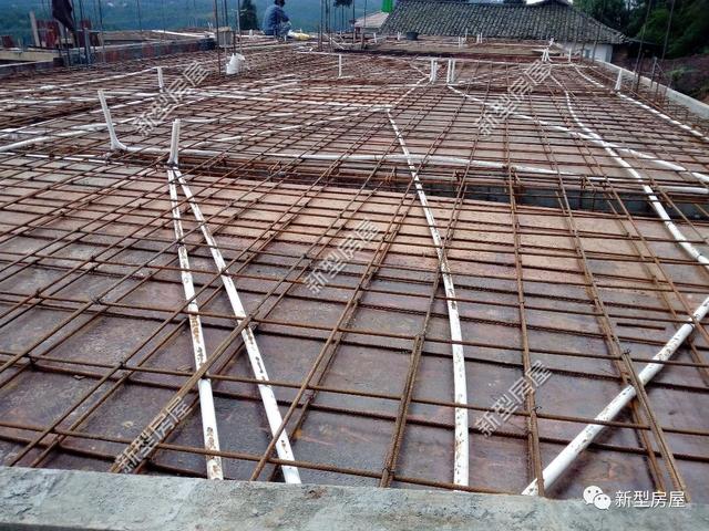 農(nóng)村自建房不懂點(diǎn)會出事，千萬別把PVC雨水管放在構(gòu)造柱里！