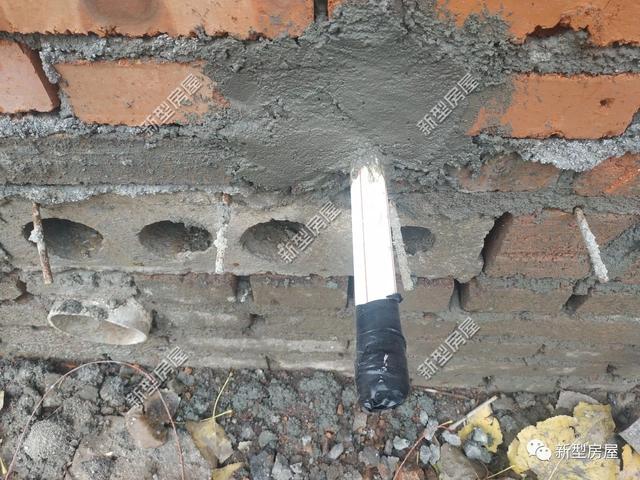 農(nóng)村自建房不懂點(diǎn)會出事，千萬別把PVC雨水管放在構(gòu)造柱里！