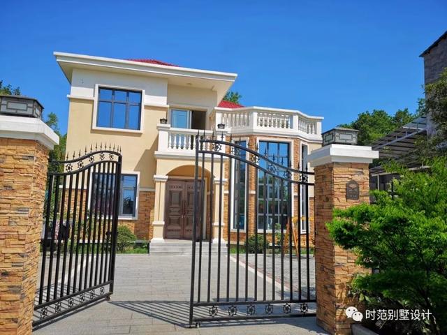 簡單好看的二層小別墅設(shè)計，帶個庭院體面舒適兩全其美，你一定喜歡