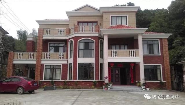 為父母建養(yǎng)老房，三層小別墅60萬(wàn)蓋成美滋滋，8室4廳，全村最美