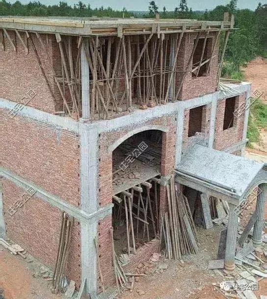 40萬建成農(nóng)村養(yǎng)老別墅，全村唯一的挑空客廳，真是美滋滋的！