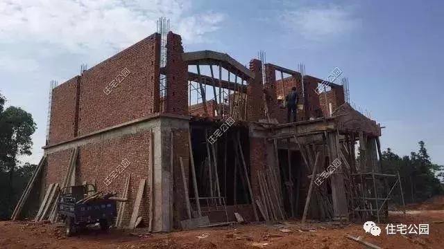 40萬建成農(nóng)村養(yǎng)老別墅，全村唯一的挑空客廳，真是美滋滋的！