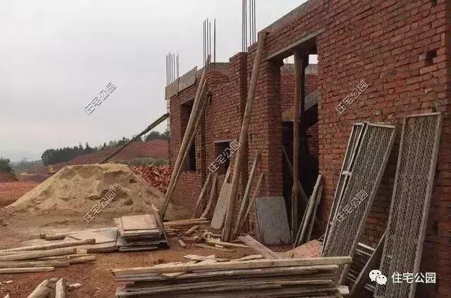 40萬建成農(nóng)村養(yǎng)老別墅，全村唯一的挑空客廳，真是美滋滋的！