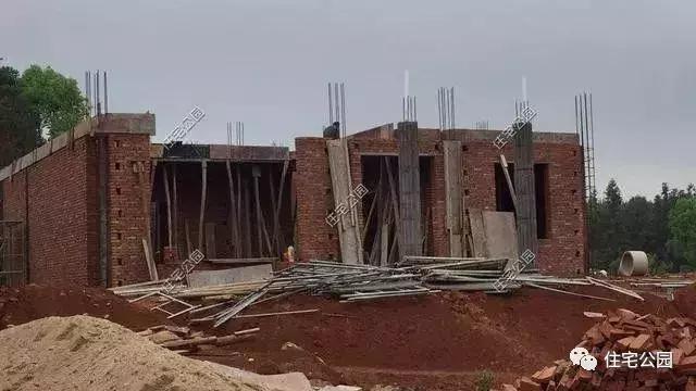 40萬建成農(nóng)村養(yǎng)老別墅，全村唯一的挑空客廳，真是美滋滋的！