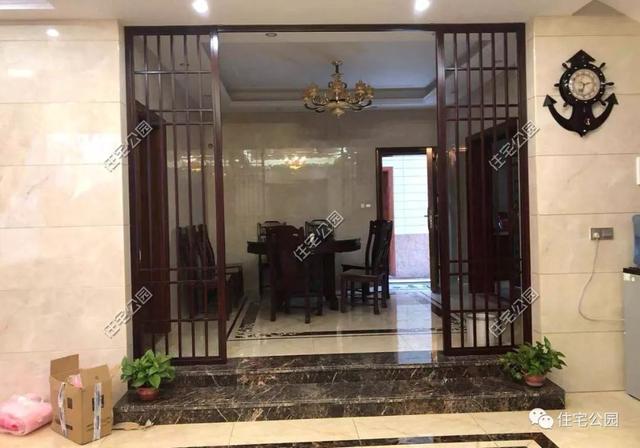 為了回老家工作的女兒，江西父母建三層別墅，小院裝修全做好120萬(wàn)