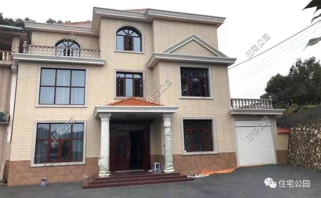 為了回老家工作的女兒，江西父母建三層別墅，小院裝修全做好120萬(wàn)