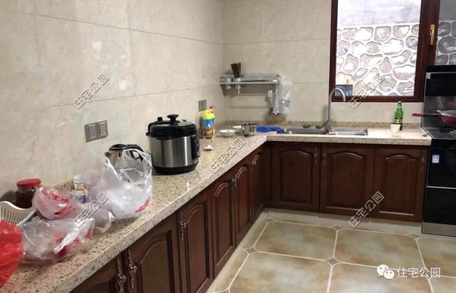 為了回老家工作的女兒，江西父母建三層別墅，小院裝修全做好120萬(wàn)