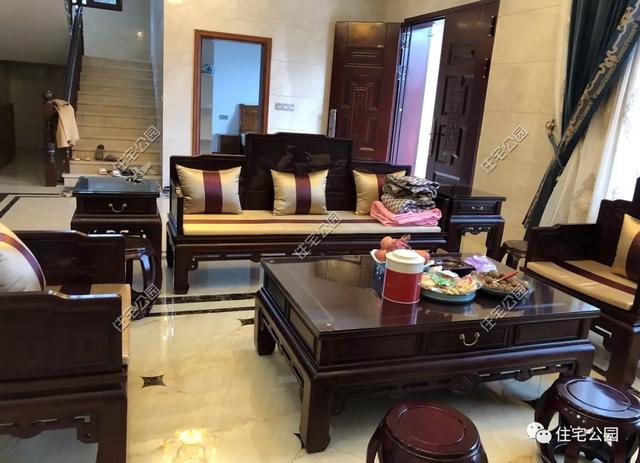 為了回老家工作的女兒，江西父母建三層別墅，小院裝修全做好120萬(wàn)