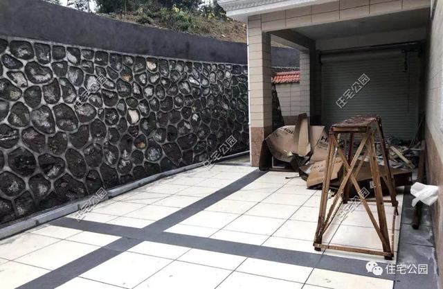 為了回老家工作的女兒，江西父母建三層別墅，小院裝修全做好120萬(wàn)