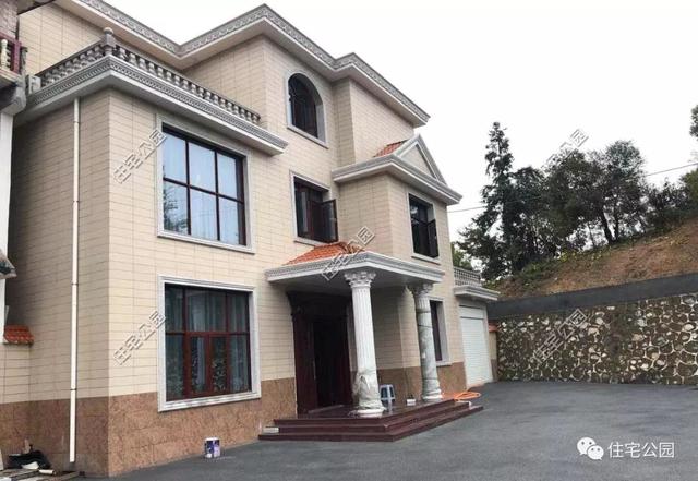 為了回老家工作的女兒，江西父母建三層別墅，小院裝修全做好120萬(wàn)